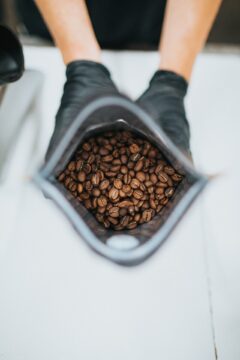 Langkah-Langkah Menggiling dan Menyimpan Biji Kopi Kiloan dengan Tepat
